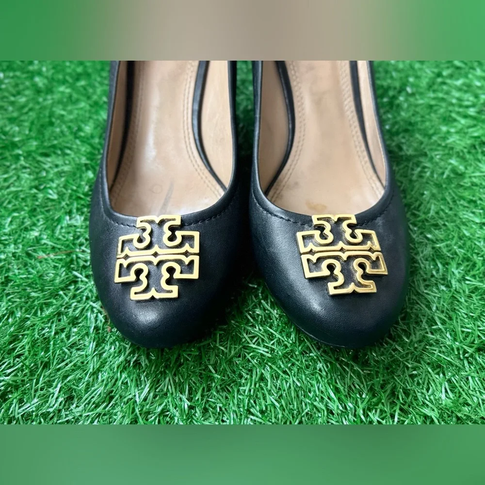 Tory Burch Black Pumps with Gold Accents‎ Size 9M